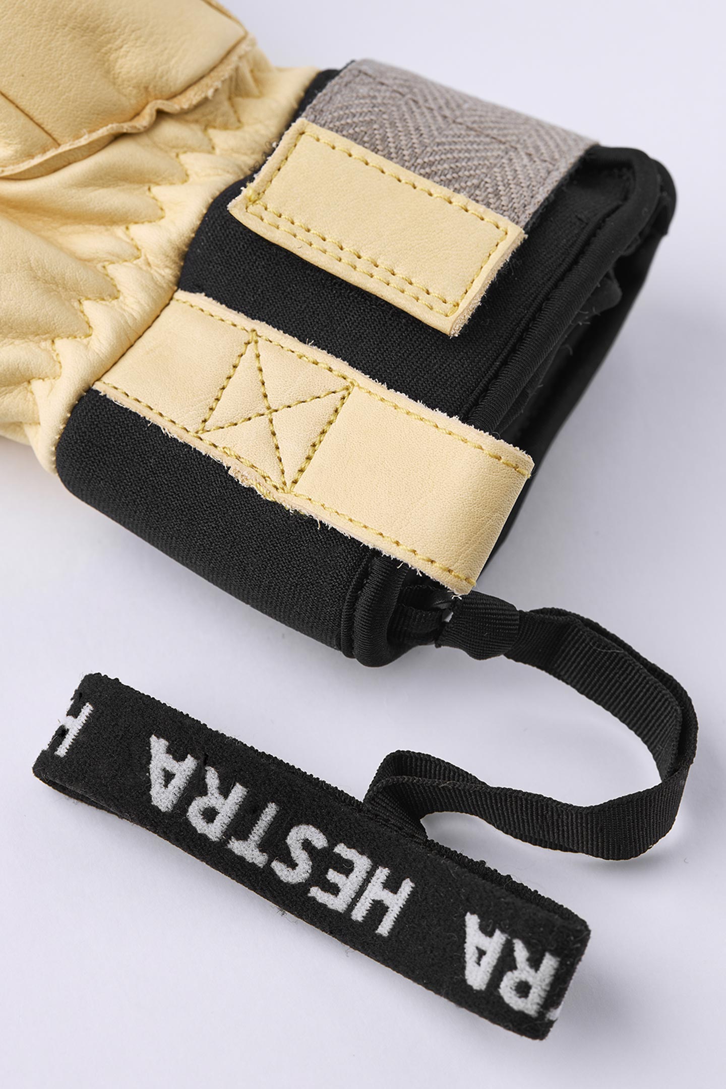 HESTRAヘストラ Sarek Ecocuir/Red/サイズ7(日本M相当) HESTRAヘストラ Sarek Ecocuir/Red/サイズ7(日本M相当) HESTRAヘストラ