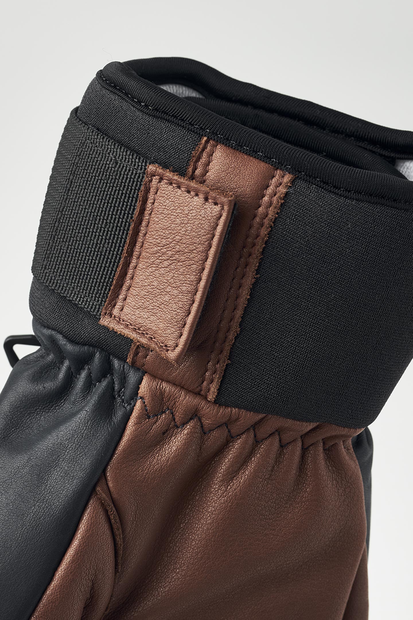 ヘストラ　トポ スリーフィンガー 新品同様　(使用期間:2日間) HESTRA ヘストラ グローブ TOPO 3-FINGER FULL LEATHER SHORT