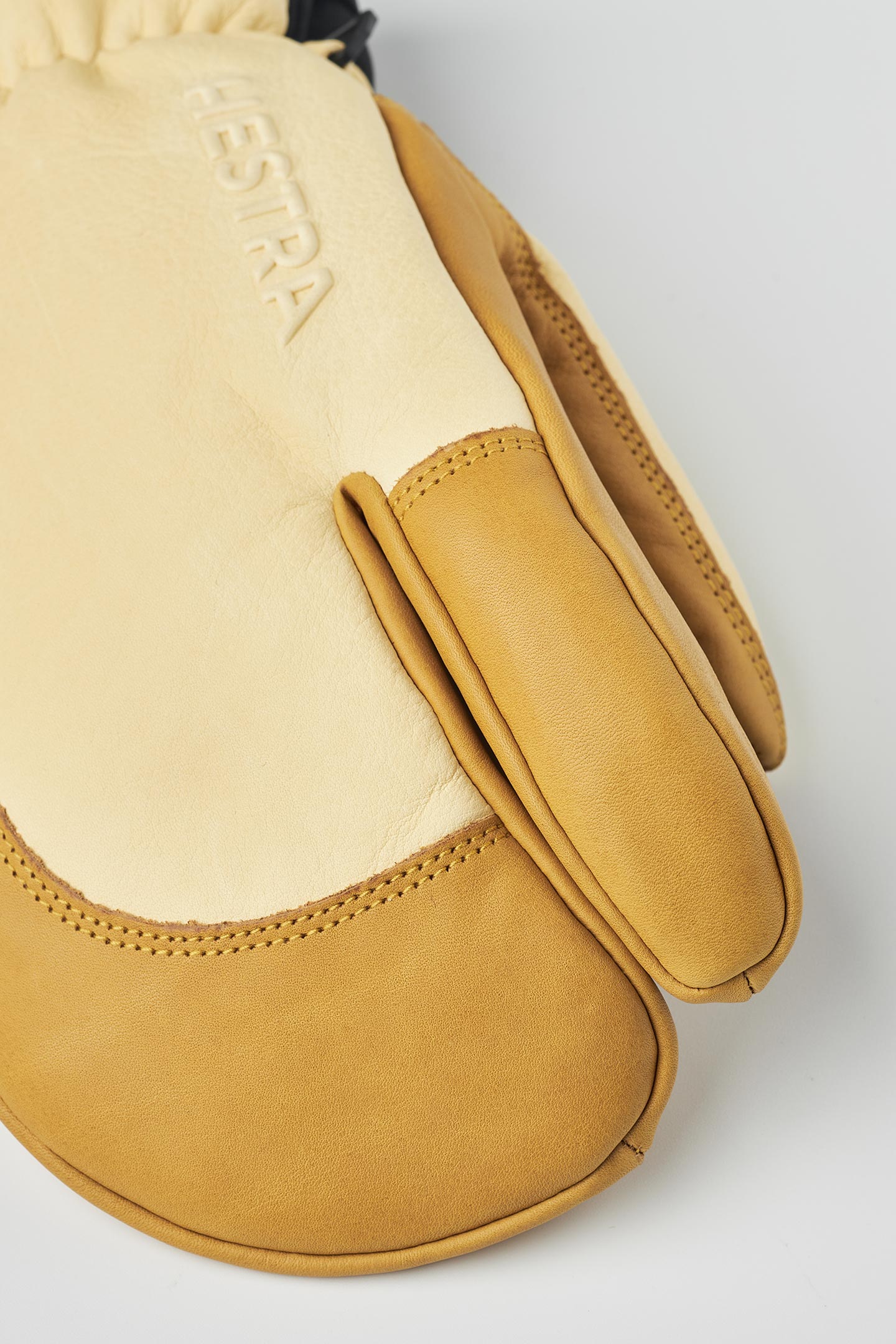 ヘストラ　Topo 3-finger Almond White / 8 Fall Line 3-finger - Almond White/Almond White | Hestra Gloves